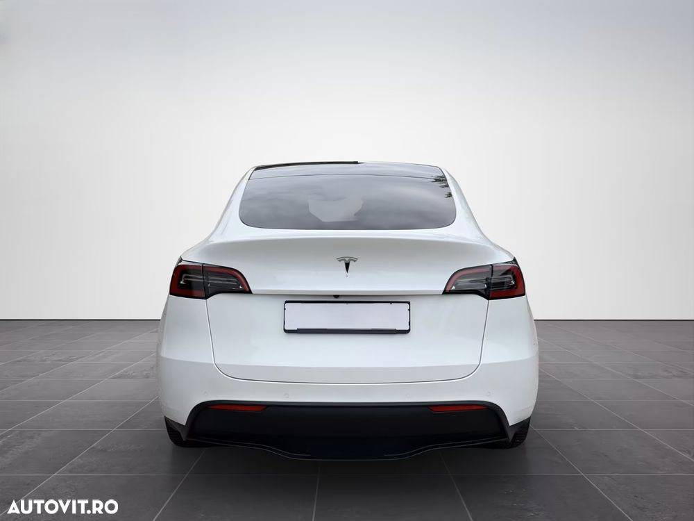 Tesla Model Y - 9