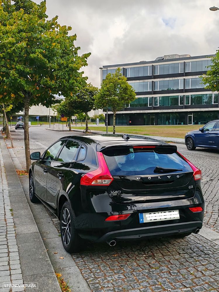 Volvo V40 2.0 D3 Momentum - 1