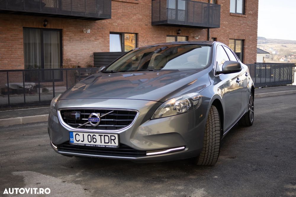 Utilizat Volvo V40 2016 - 9 950 EUR, 180 000 km - Autovit.ro