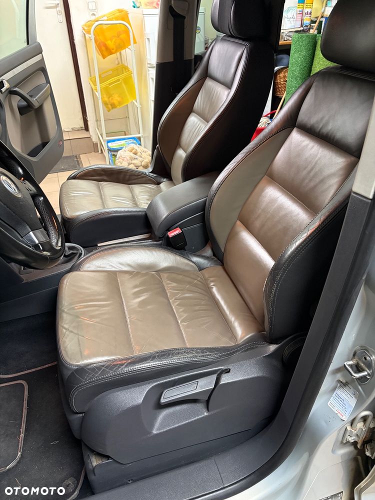 Volkswagen Touran 2.0 TDI DPF Highline - 26