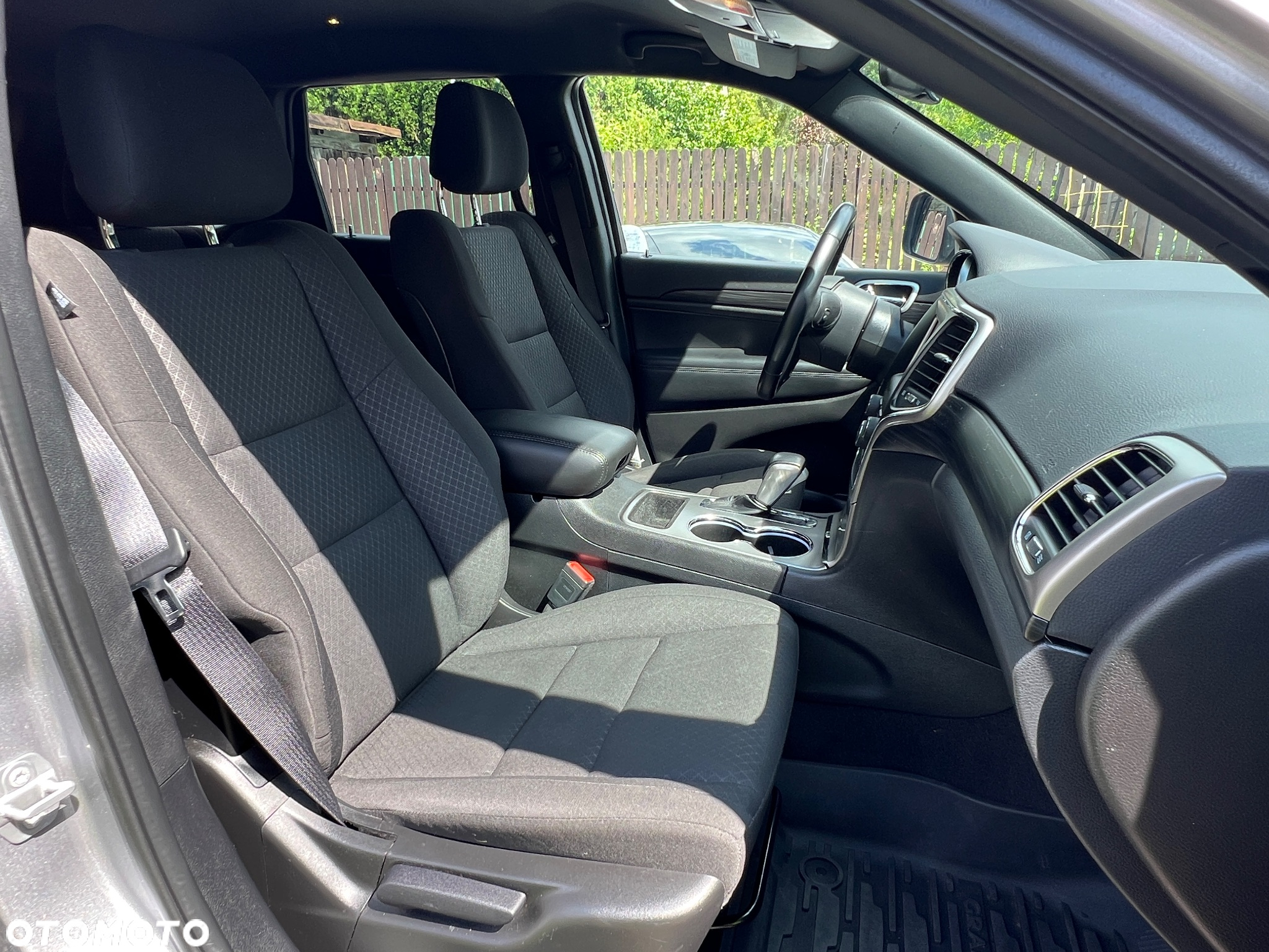 Jeep Grand Cherokee - 24