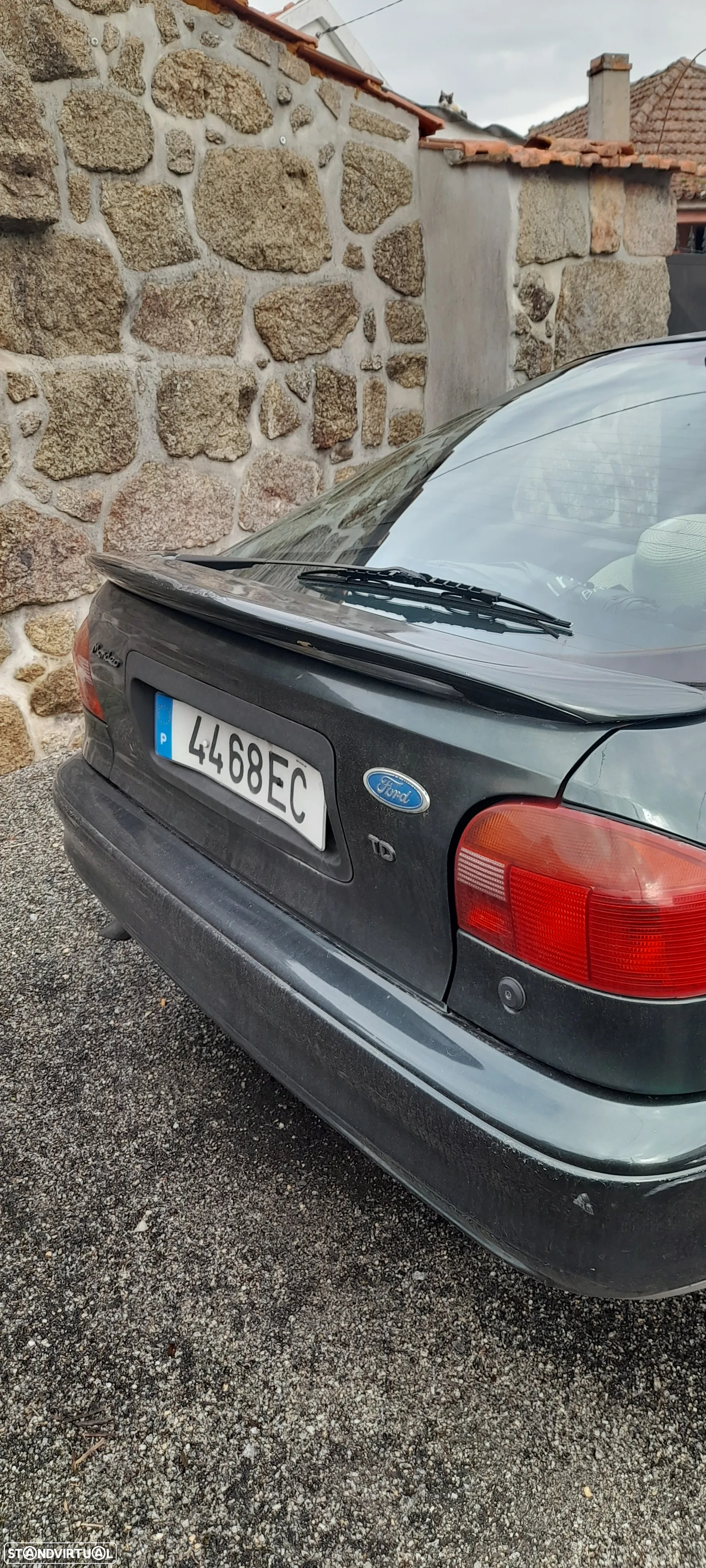 Ford Mondeo 1.8 TD Ghia - 8