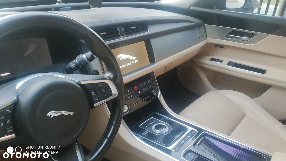 Jaguar XF - 22