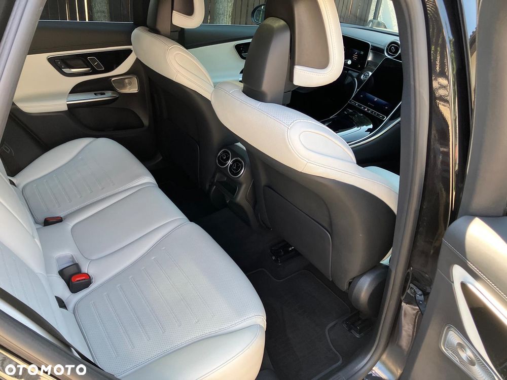 Mercedes-Benz GLC 300 4Matic 9G-TRONIC AMG Line - 14