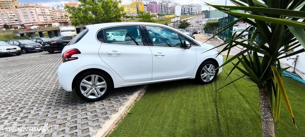 Peugeot 208 1.2 PureTech Allure - 8