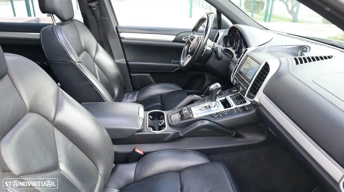 Porsche Cayenne S - 32