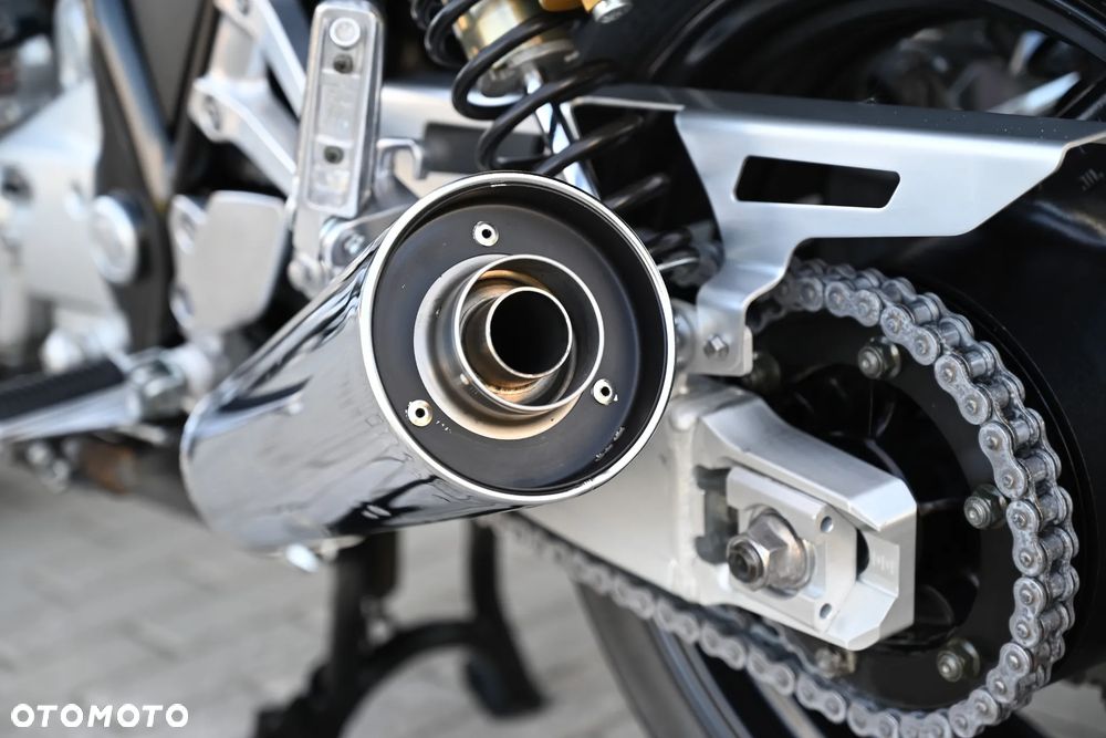 Yamaha XJR - 18