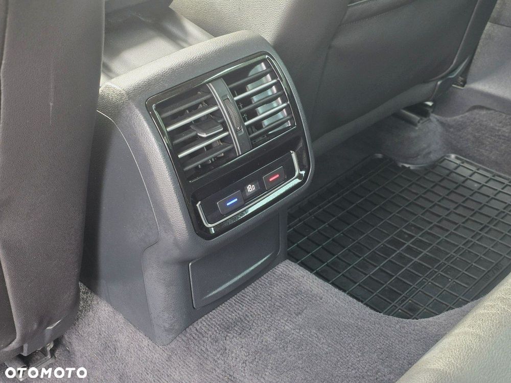 Volkswagen Passat 1.6 TDI (BlueMotion Technology) Comfortline - 24