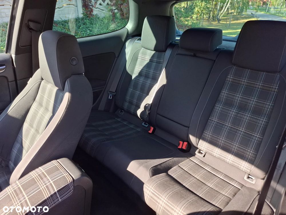 Volkswagen Golf 2.0 TDI GTD - 13