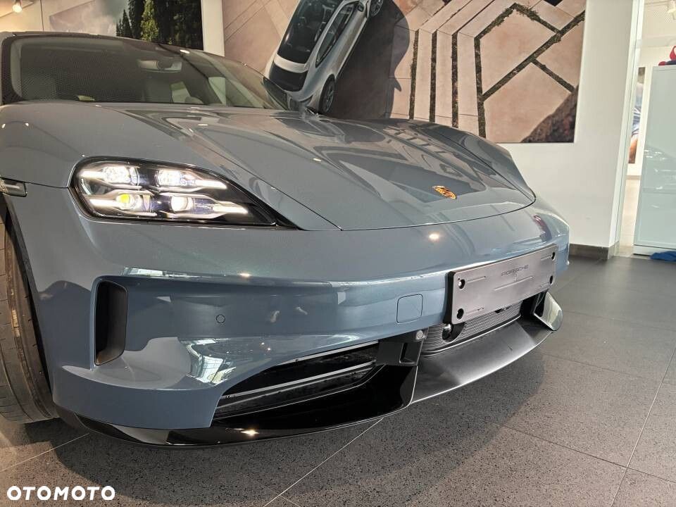 Porsche Taycan - 8
