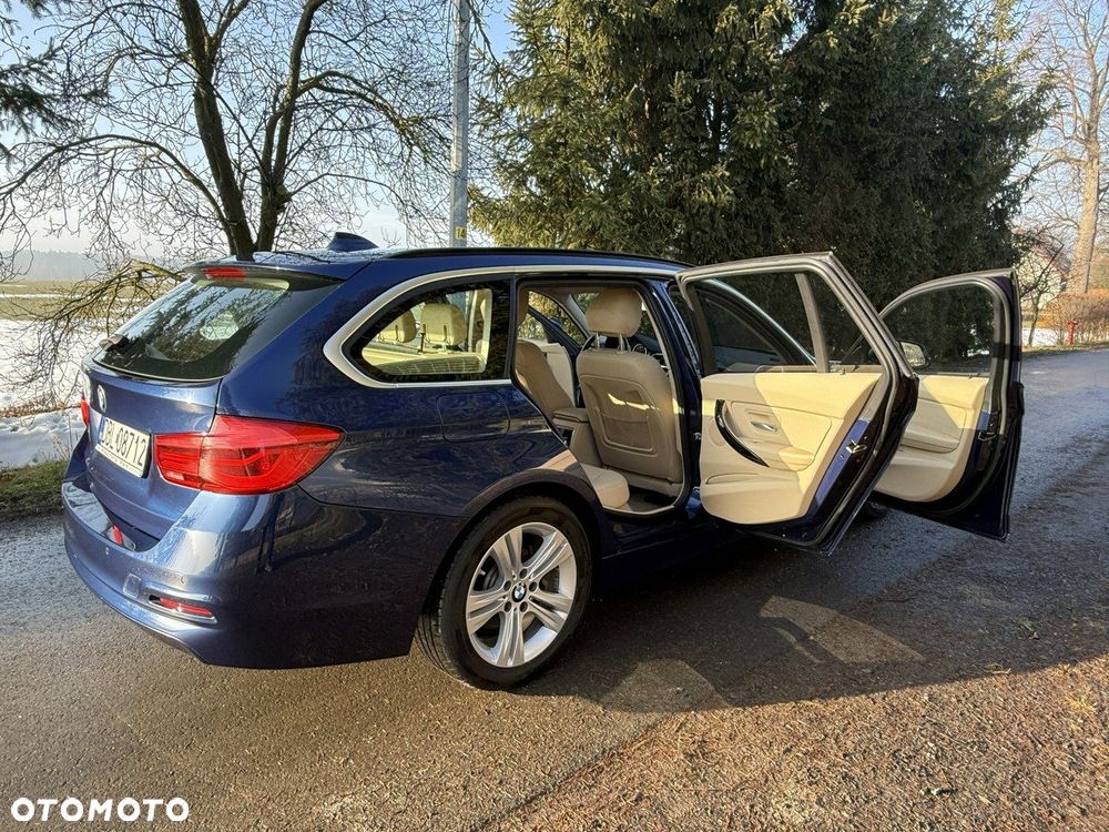 BMW Seria 3 320i Luxury Line - 36