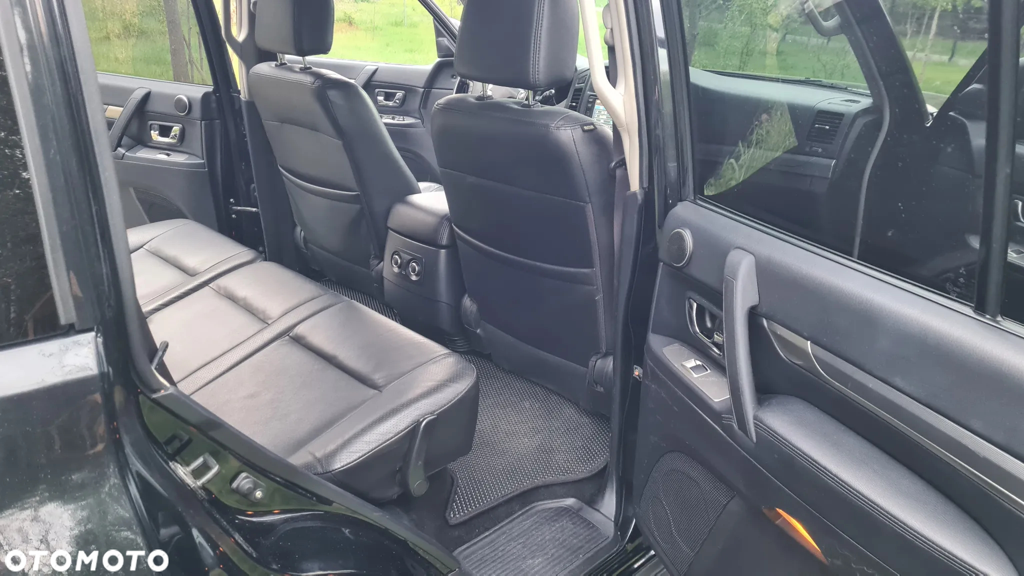 Mitsubishi Pajero - 22