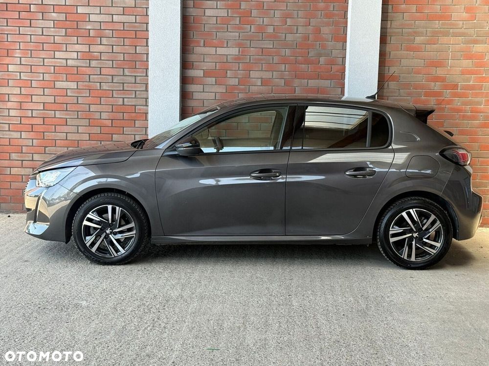 Peugeot 208 - 8