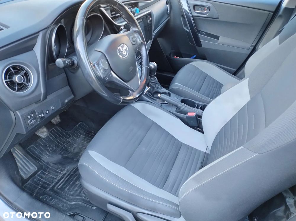 Toyota Auris 1.6 Premium - 9