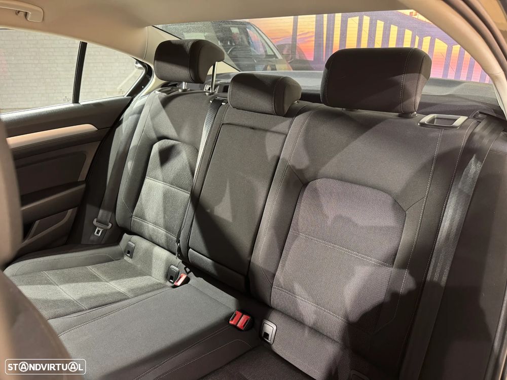 VW Passat 2.0 TDI Elegance DSG - 12