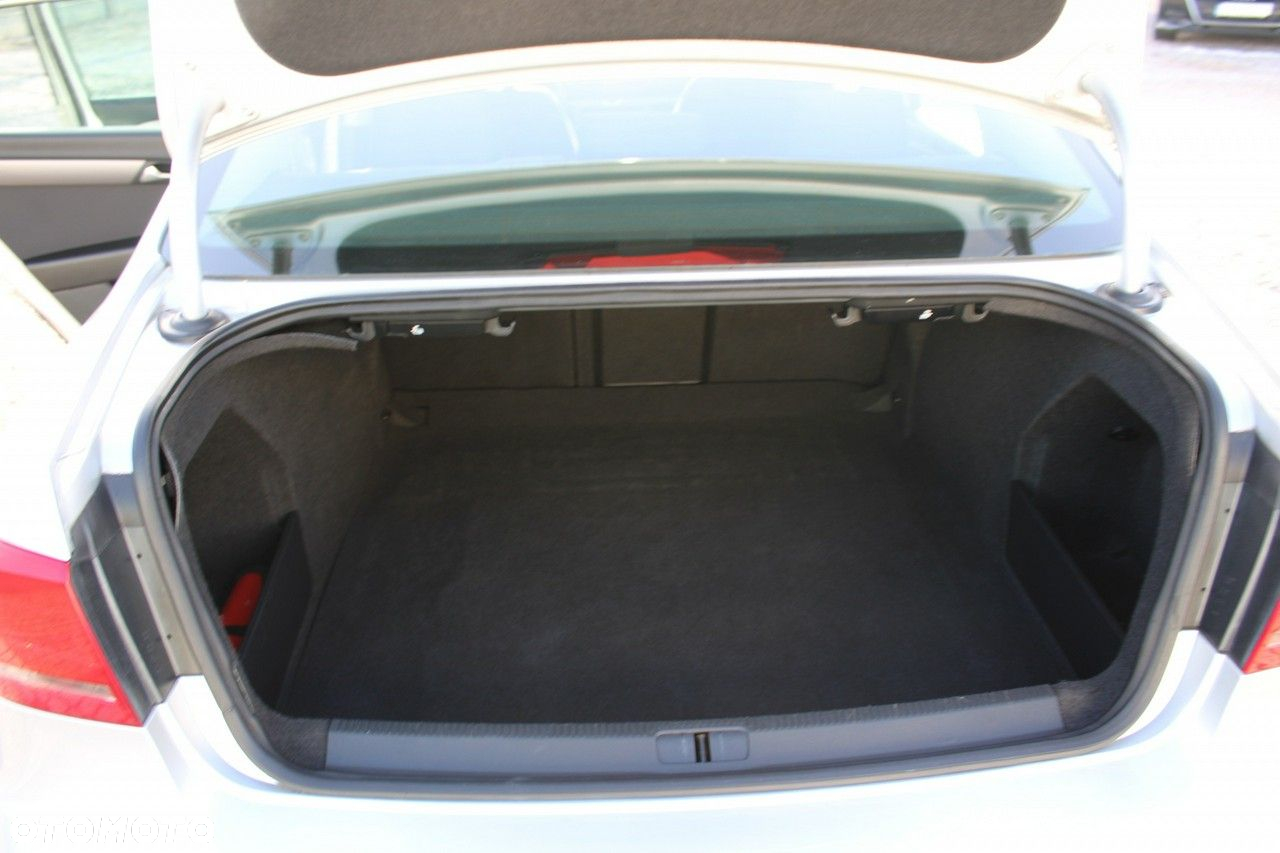 Volkswagen Passat - 29