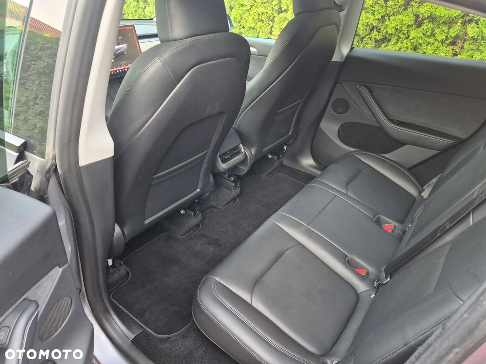 Tesla Model Y Long Range Dual Motor AWD - 8