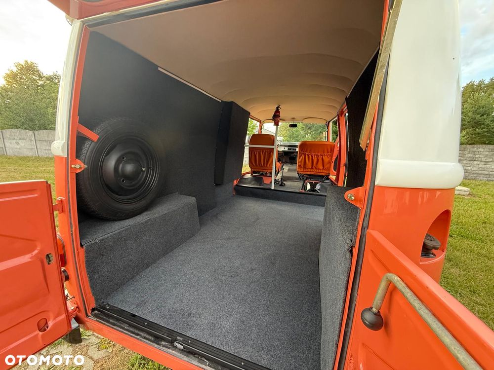 Renault Estafette - 12