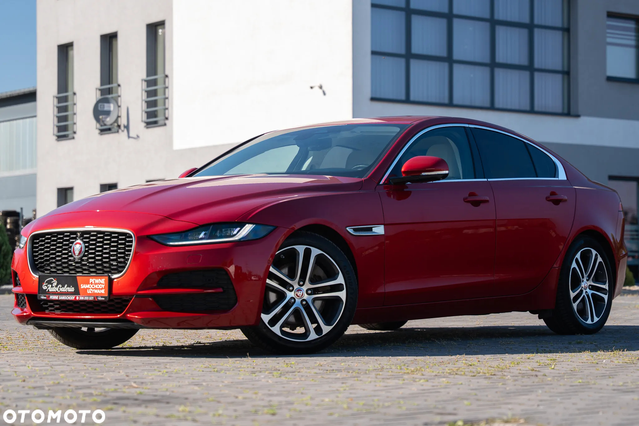 Jaguar XE 2.0 D180 R-Dynamic HSE - 5