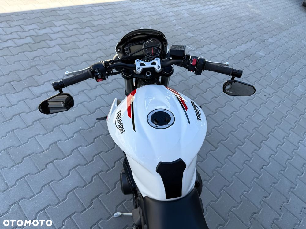 Triumph Street Triple - 8
