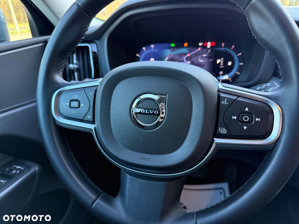 Volvo XC 60 B4 D AWD Plus Dark - 19