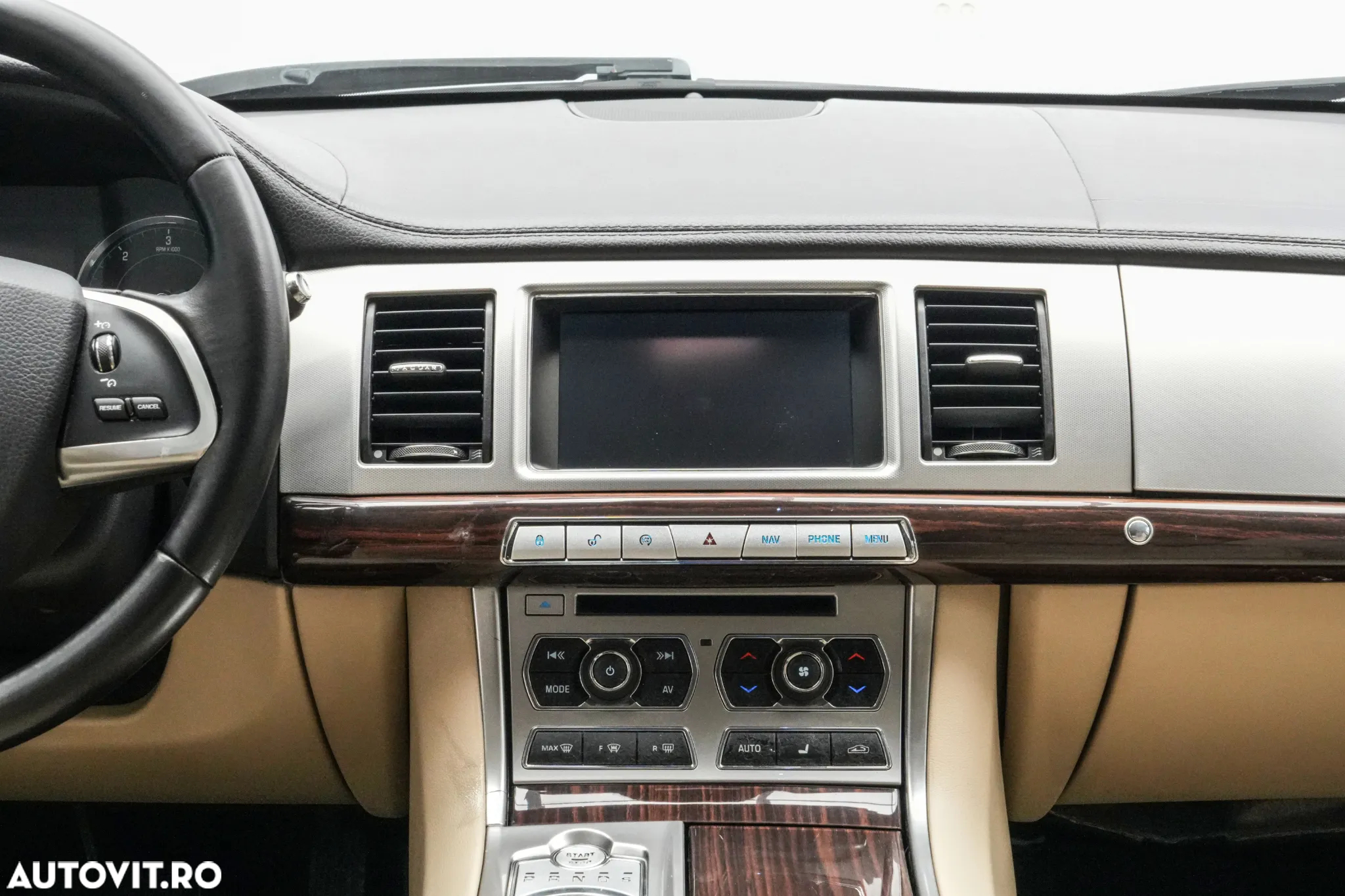 Jaguar XF 2.2D Premium Luxury - 18