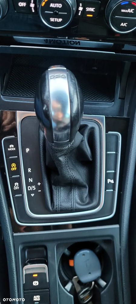 Volkswagen Golf - 28