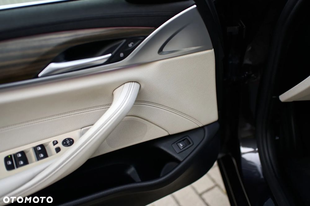 BMW Seria 5 525d Luxury Line - 20