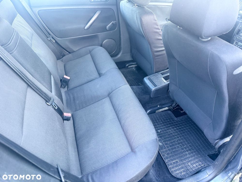 Volkswagen Passat 1.9 TDI Basis - 17