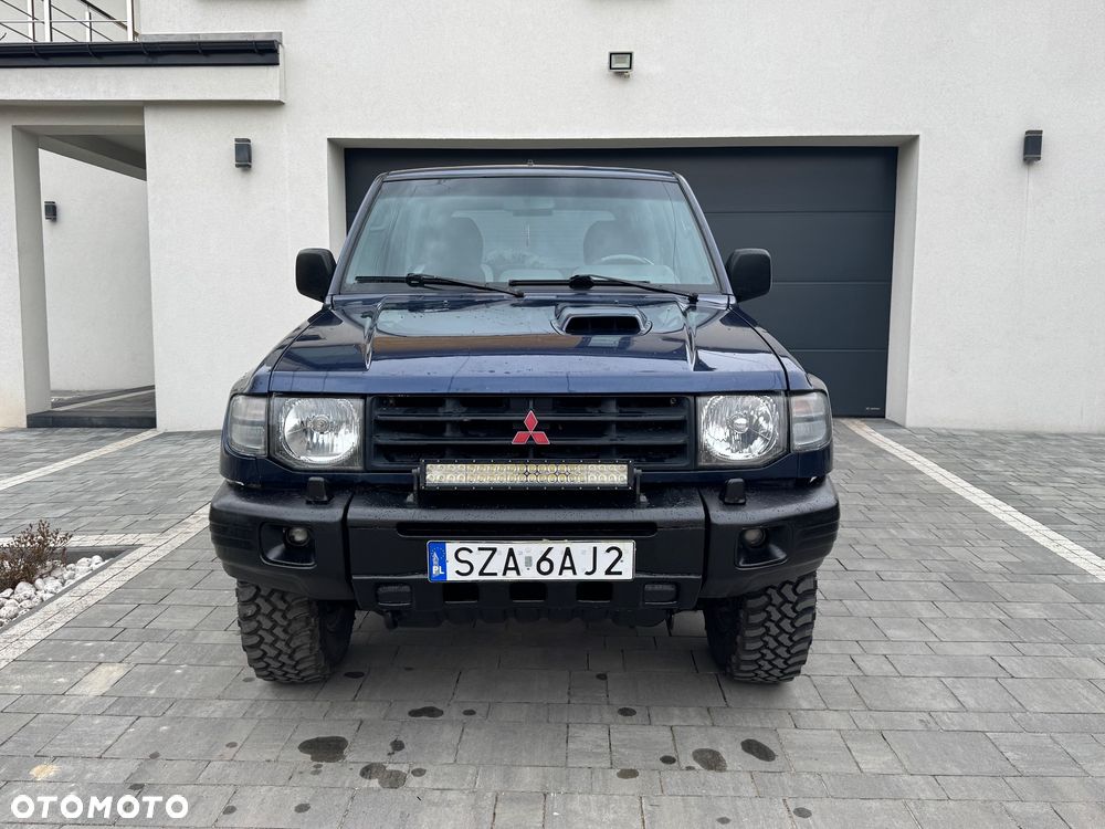 Mitsubishi Pajero - 2