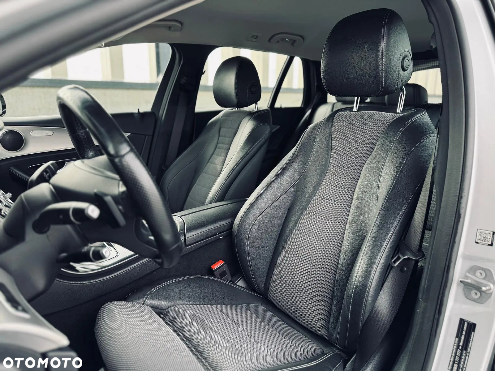 Mercedes-Benz Klasa E 220 d T 9G-TRONIC Avantgarde - 19