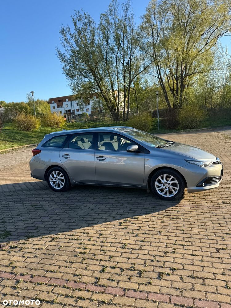 Toyota Auris 1.6 Premium - 5