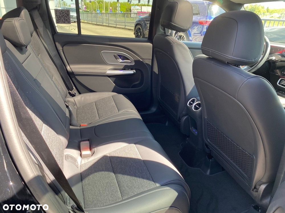 Mercedes-Benz GLB - 25