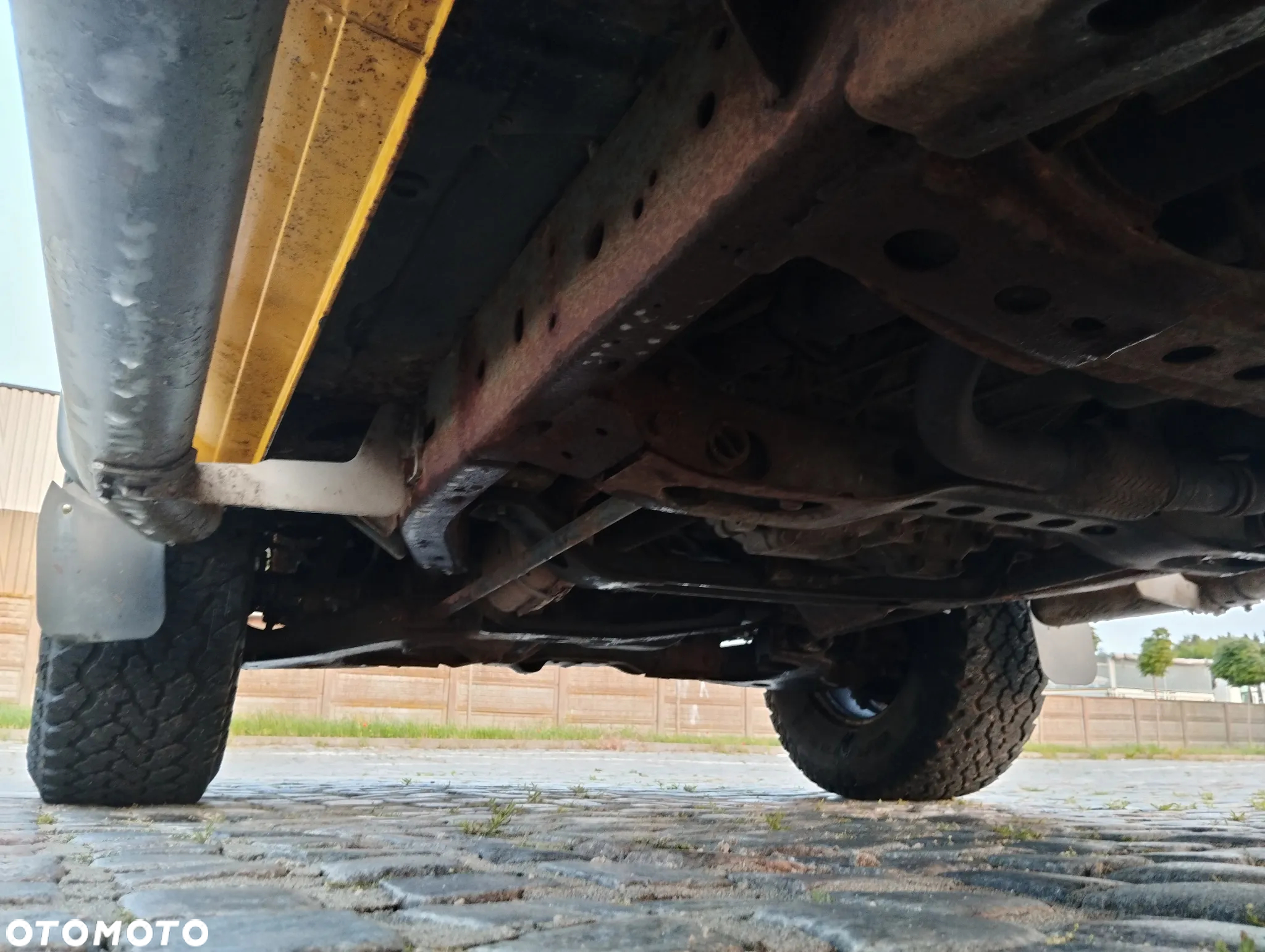 Nissan Pathfinder 3.3 V6 - 6