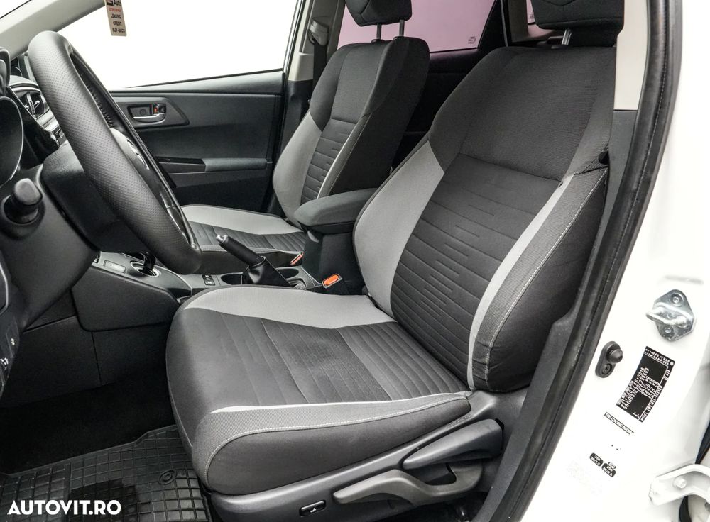 Toyota Auris 1.8 L VVT-i Sol + - 13