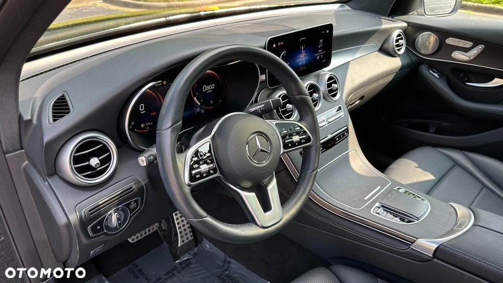 Mercedes-Benz GLC 300 4Matic 9G-TRONIC AMG Line Plus - 11