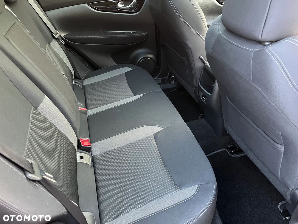 Nissan Qashqai 1.3 DIG-T N-Connecta - 23