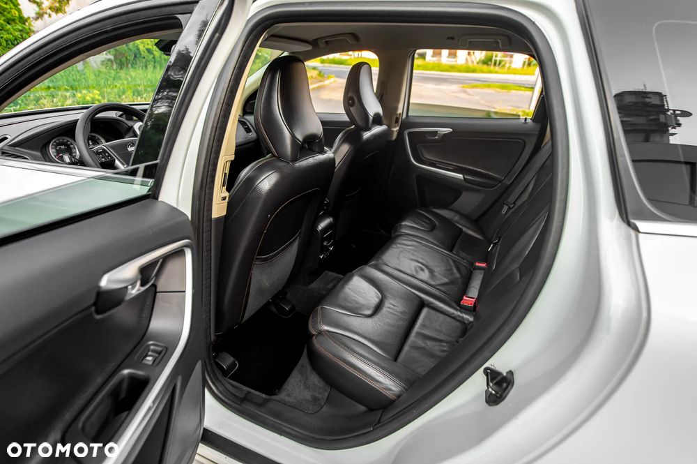Volvo XC 60 D5 AWD RDesign - 9