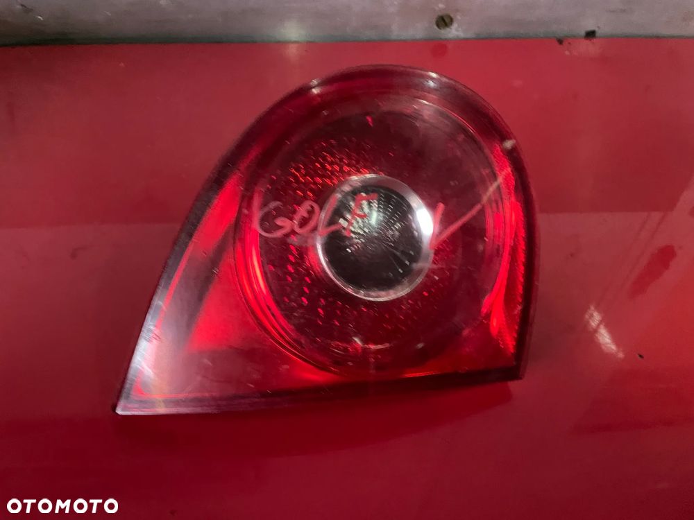 LAMPA TYŁ W KLAPĘ VOLKSWAGEN GOLF V - 1