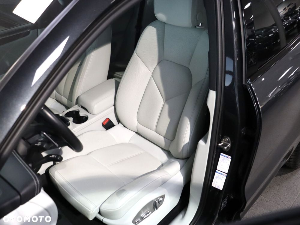 Porsche Macan T - 16