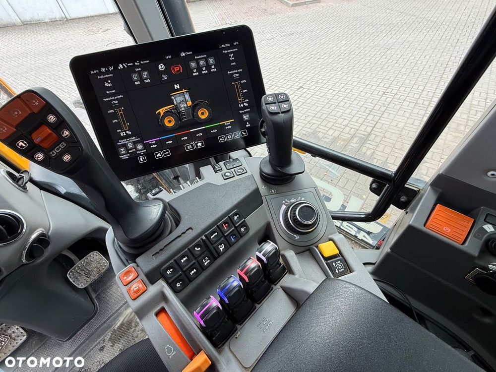 JCB FASTRAC 4220 iCON - 15