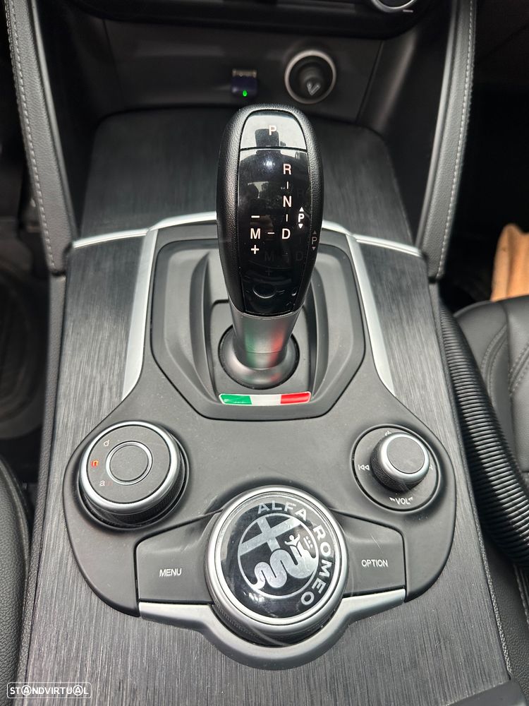 Alfa Romeo Stelvio - 18