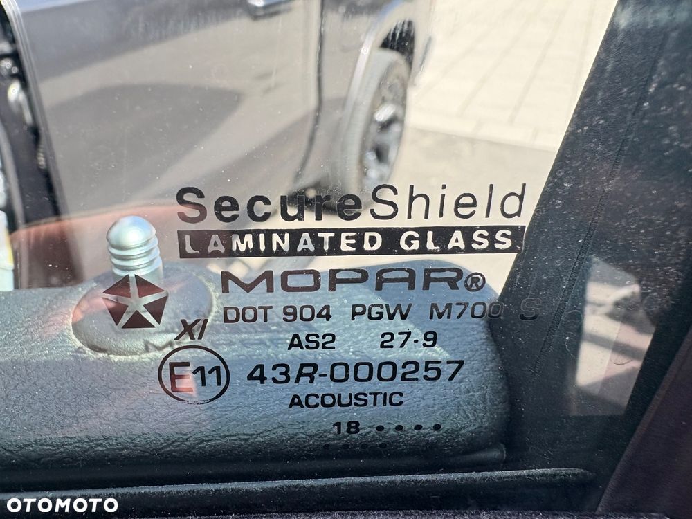 RAM 1500 Crew Cab Shortbed Laramie - 16