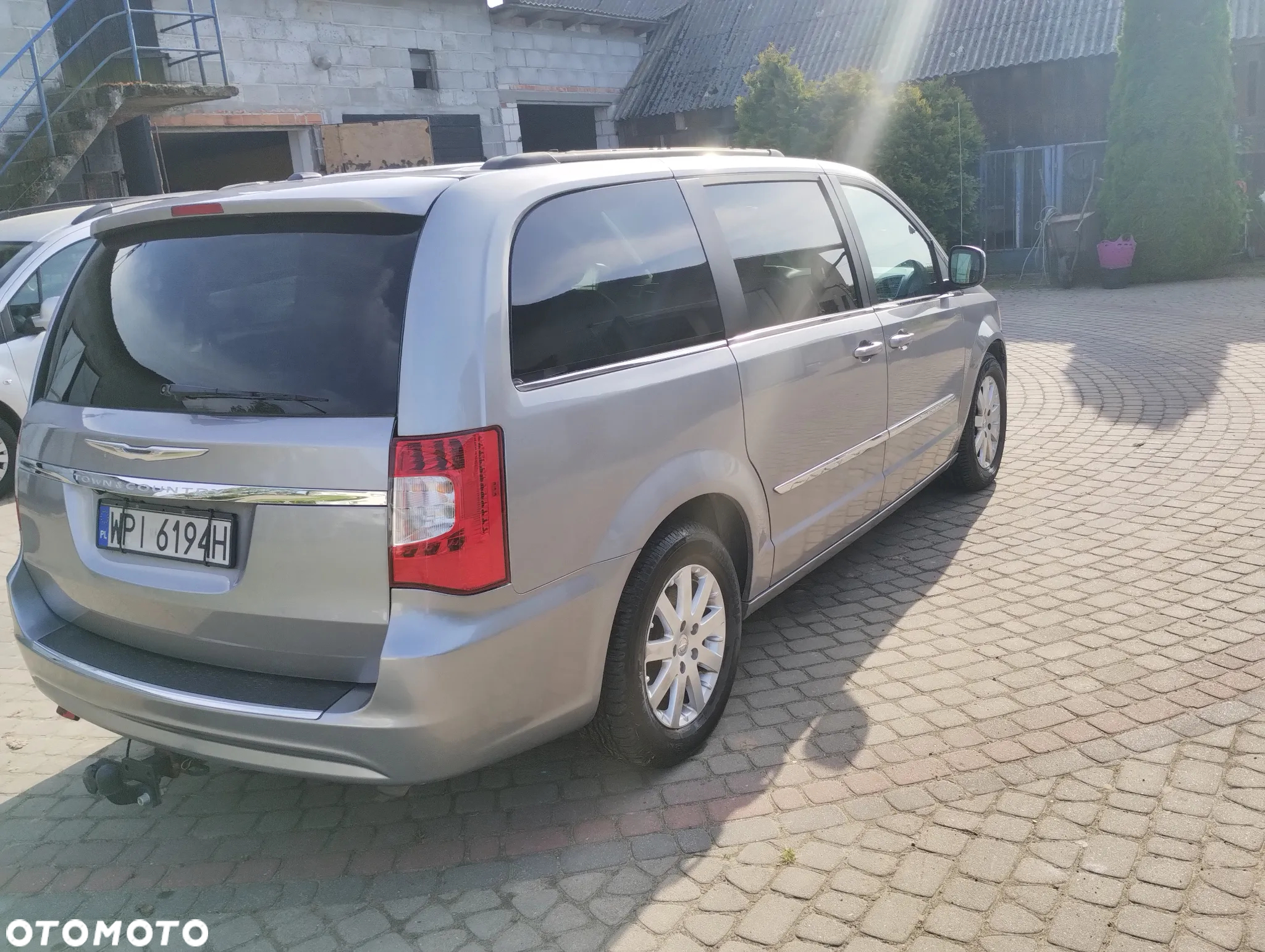 Chrysler Town & Country - 6