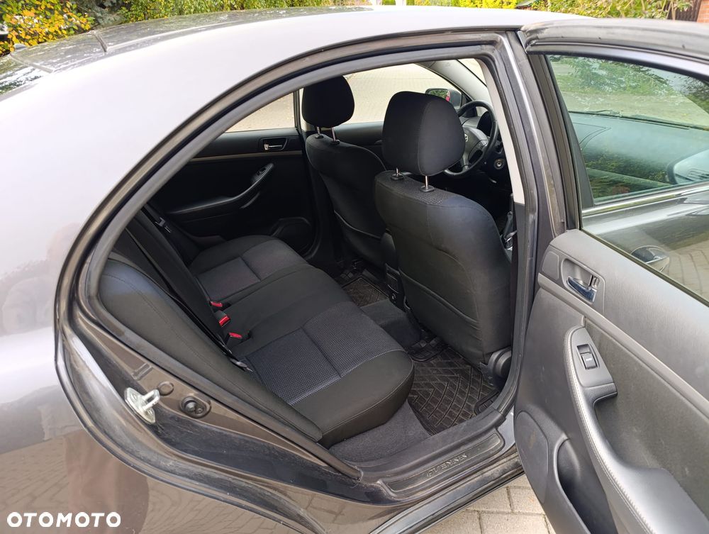 Toyota Avensis - 14
