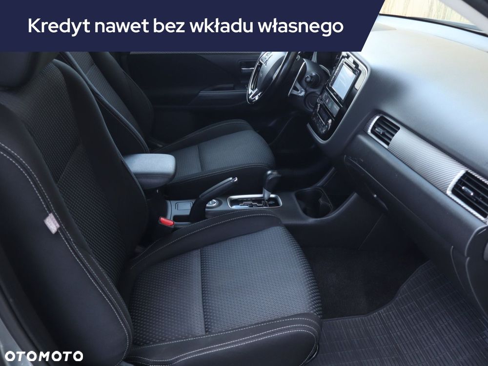 Mitsubishi Outlander - 11