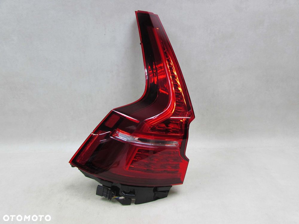 VOLVO V60 II 18- LAMPA TYL LEWA LED 32291358 EUROPA - 1