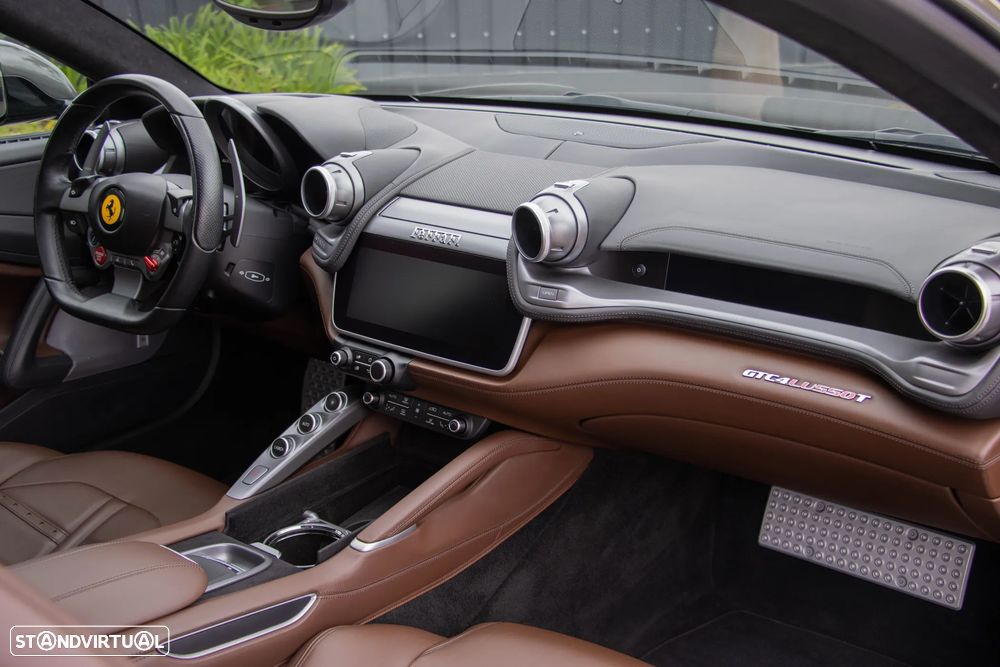 Ferrari GTC4 Lusso - 29