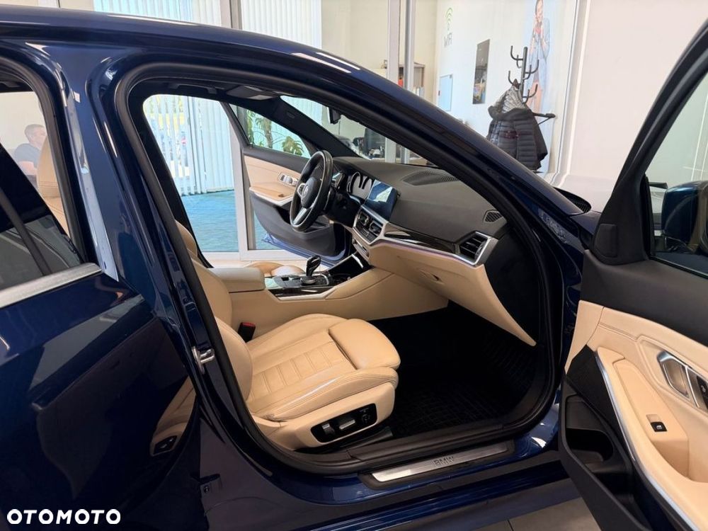BMW Seria 3 330i M Sport - 26