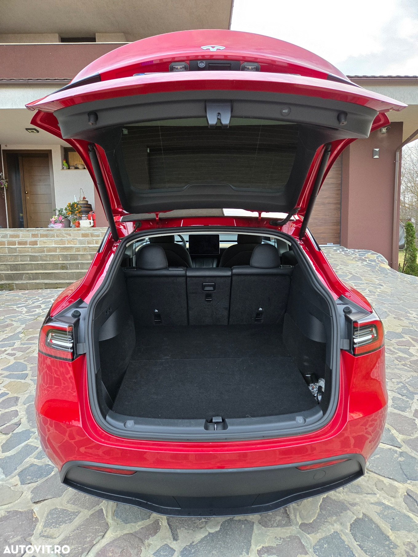 Tesla Model Y - 17